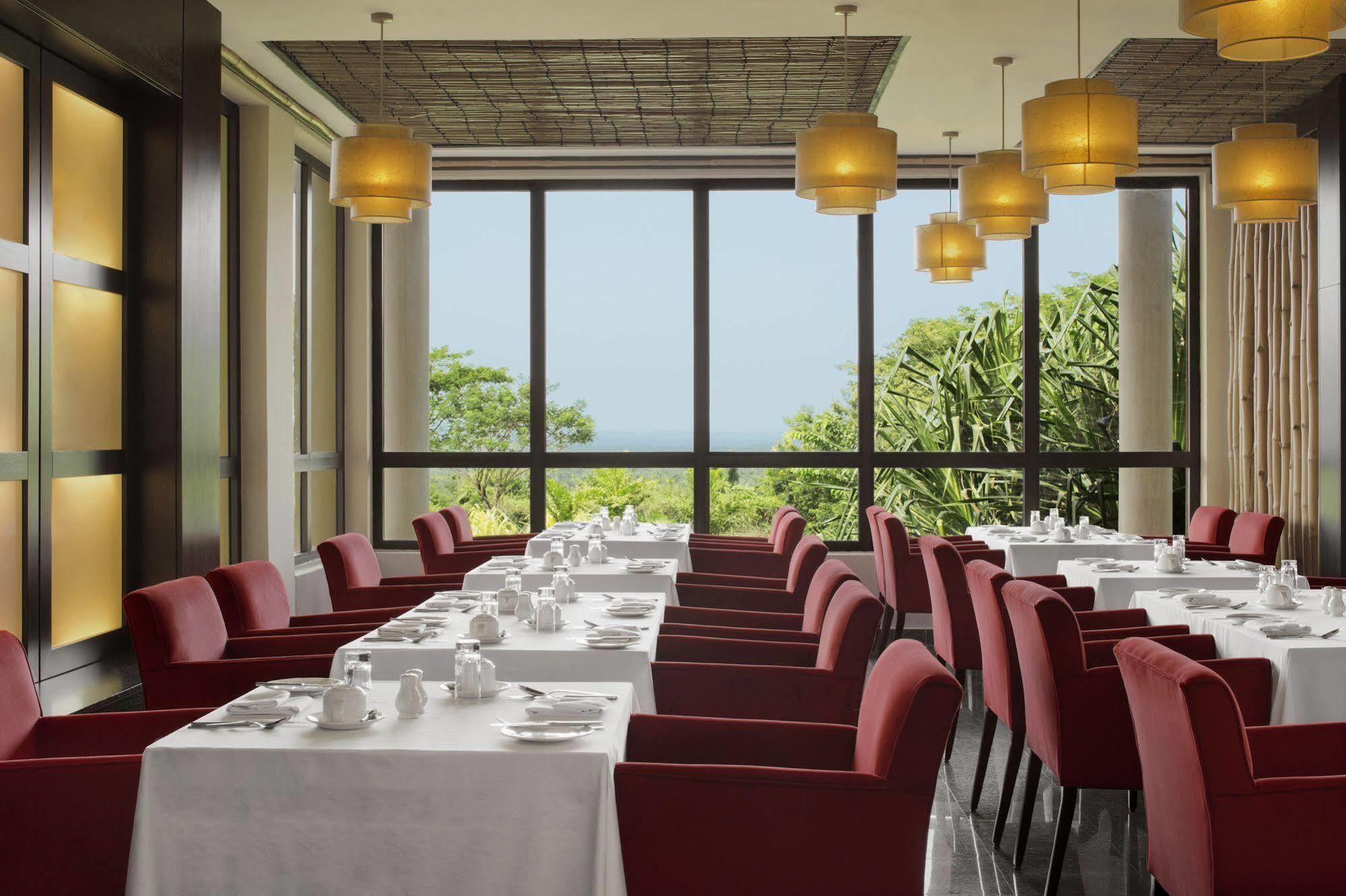 אויו Ibom Hotel & Golf Resort מראה חיצוני תמונה